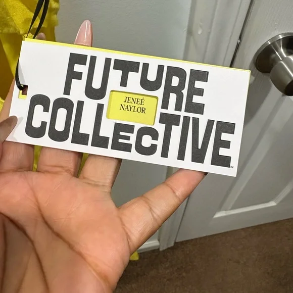 Elegant Yellow Maxi Dress - Picture 4 of 4